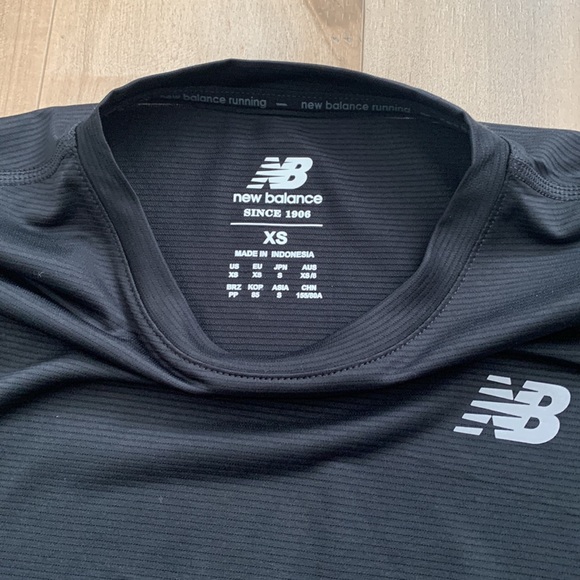 Girls New Balance Long-sleeve dry fit shirt - Picture 2 of 3